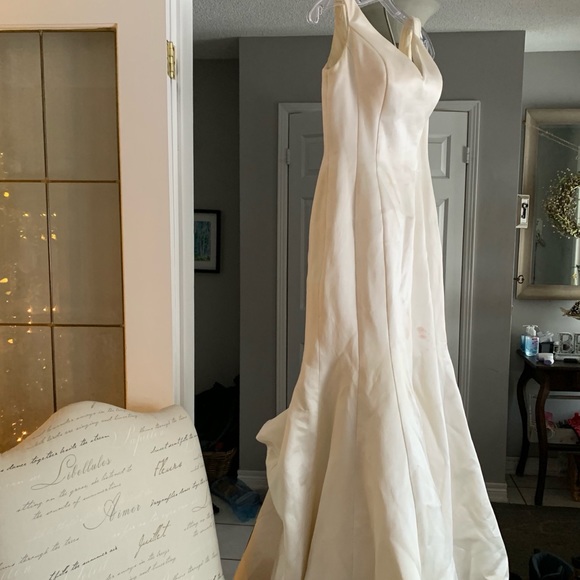 Signature by Justin Alexander Wedding Dress - Picture 3 of 7
